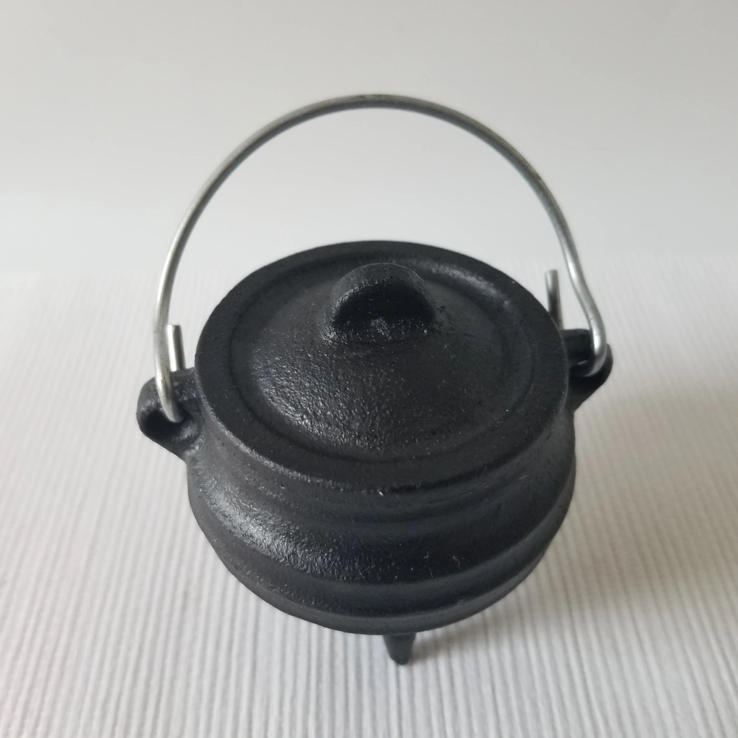 Mini Cast Iron Witch Cauldron - Wicca Pot for Halloween (Free Gift Included)