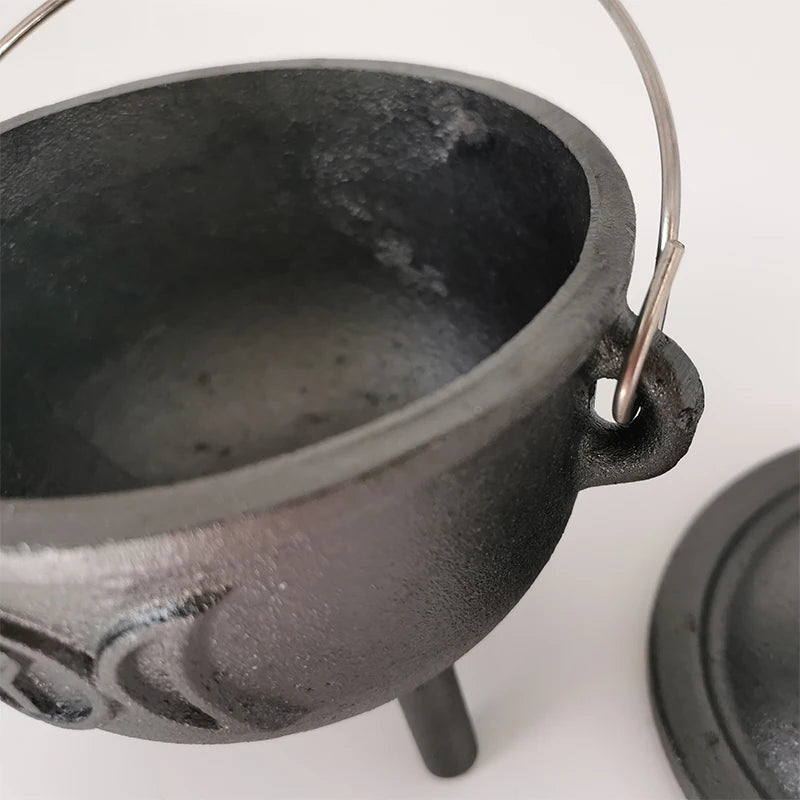Cast Iron Cauldron with Lid Handle