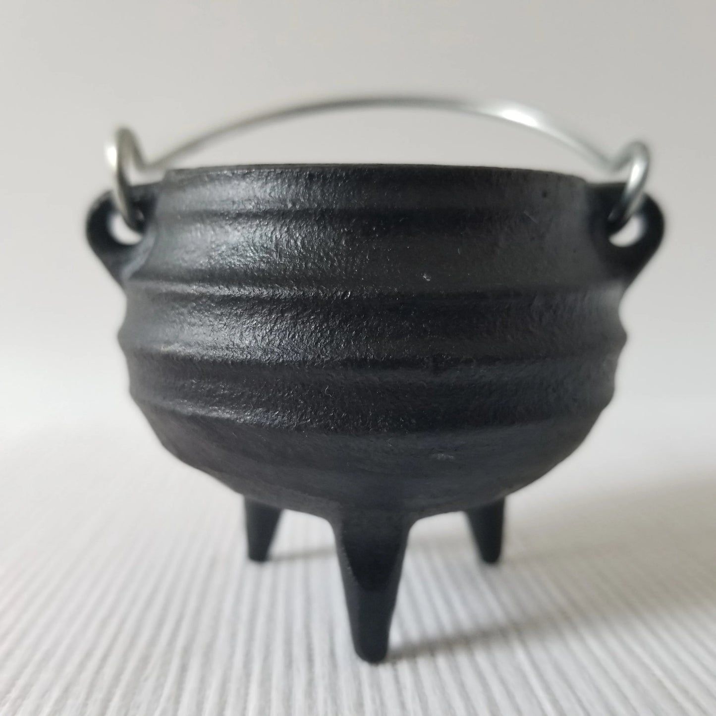 Mini Cast Iron Witch Cauldron - Wicca Pot for Halloween (Free Gift Included)